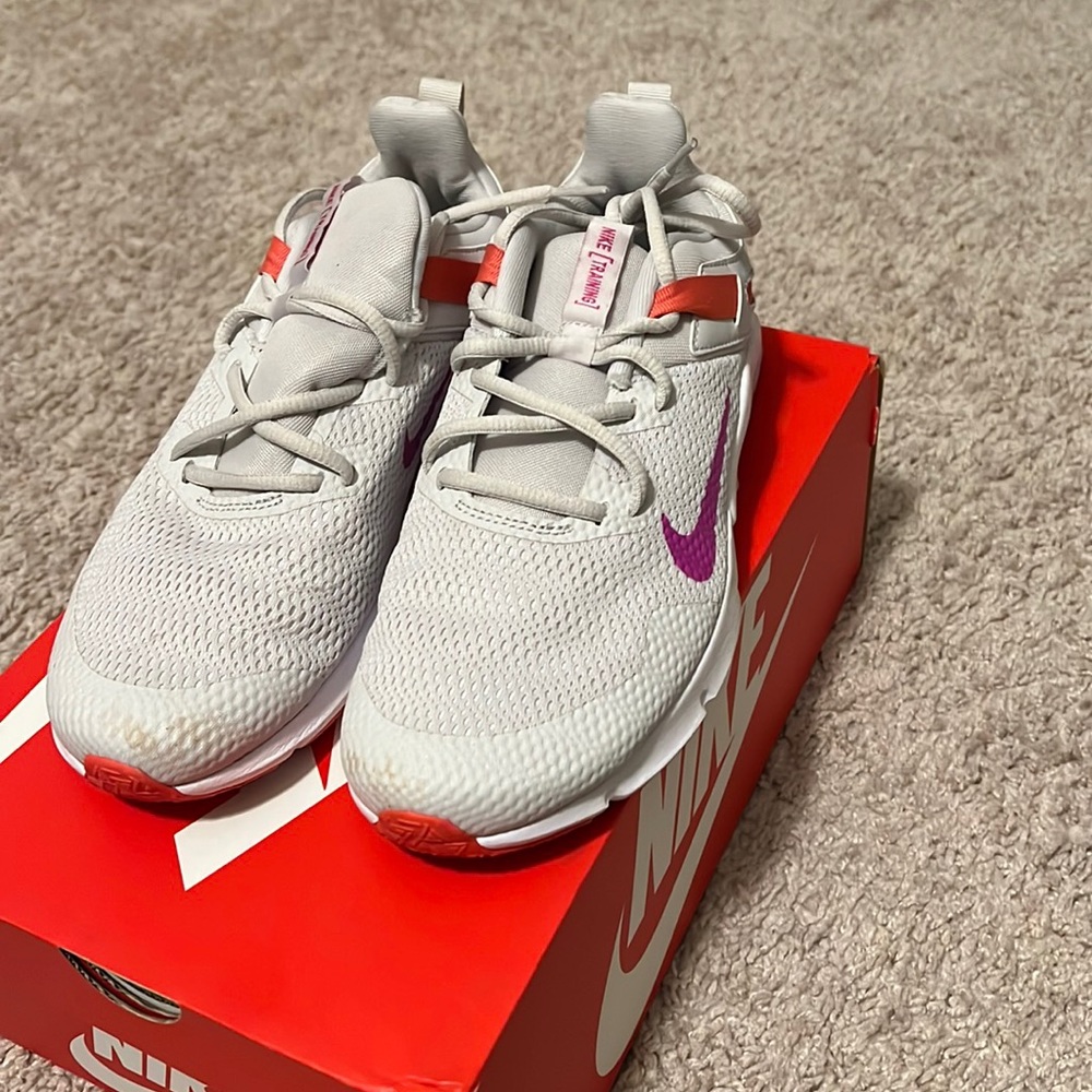 Worn 2-3 times. Size 9 Women’s.